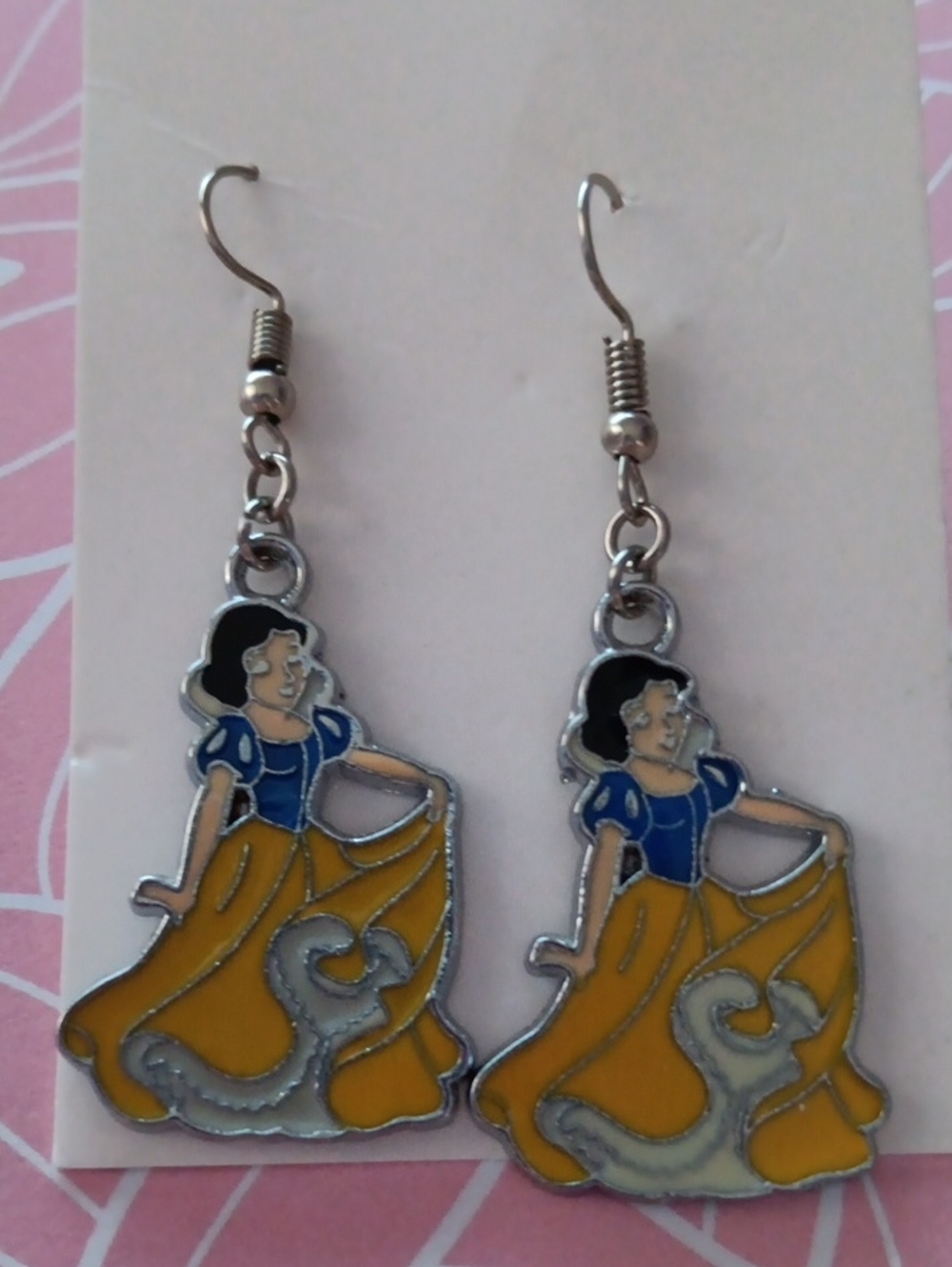 Snow White Disney Character Princess  Enamel Drop Earrings New!
